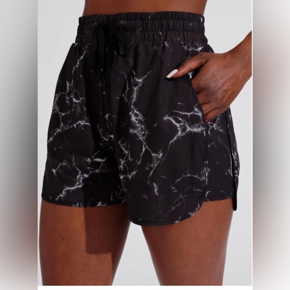 NWT Buffbunny Flo Short Black Marble Small
